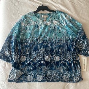 Alfred Dunner blouse. Light weight blouse with lacework sleeves. Size 2x.